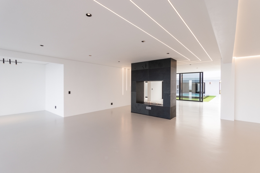 6 Bedroom Property for Sale in Yzerfontein Western Cape